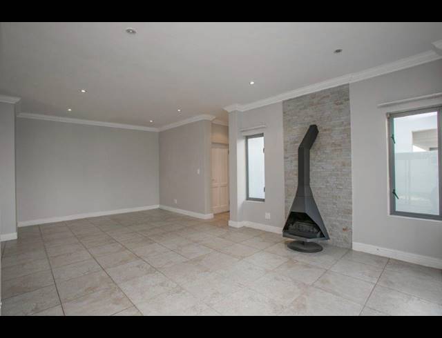 3 BEDROOM CLUSTER TO LET IN CRAIGAVON